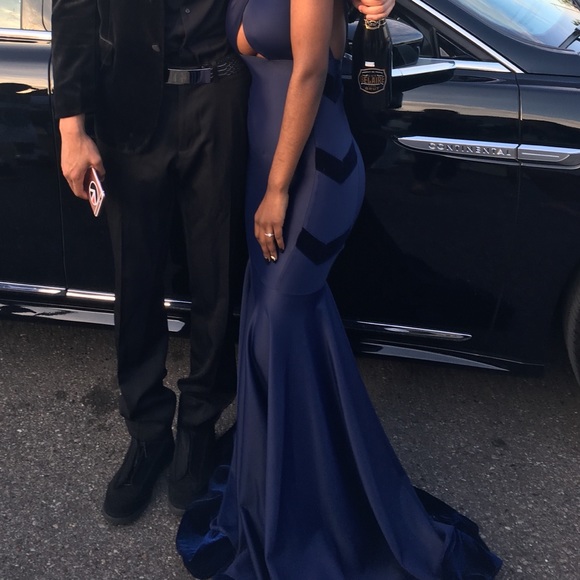 Prom dress - Picture 2 of 3